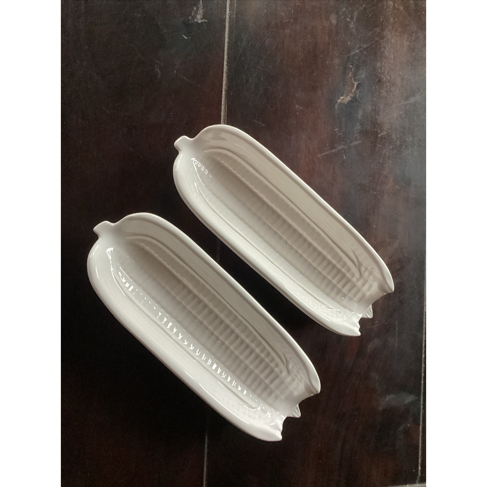 2 BORDALLO PINHEIRO Portugal White Embossed Ceramic Corn Cob Holder Dishes